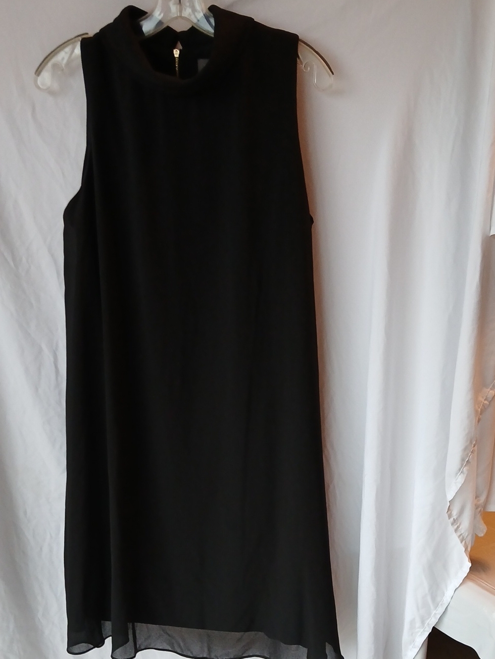 Vince Camuto Black Sleeveless Shift Dress